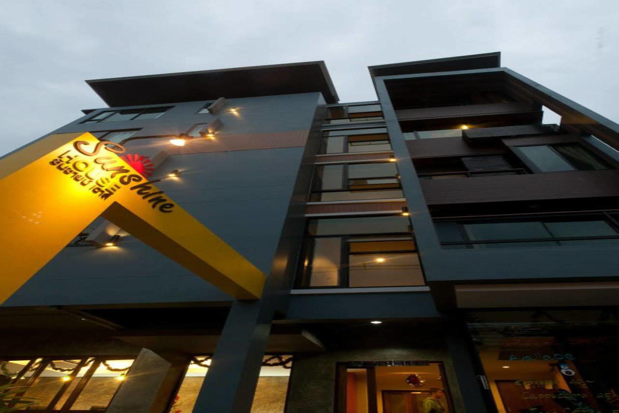 Oyo 233 Sunshine House Hotel Chiang Mai Exterior foto