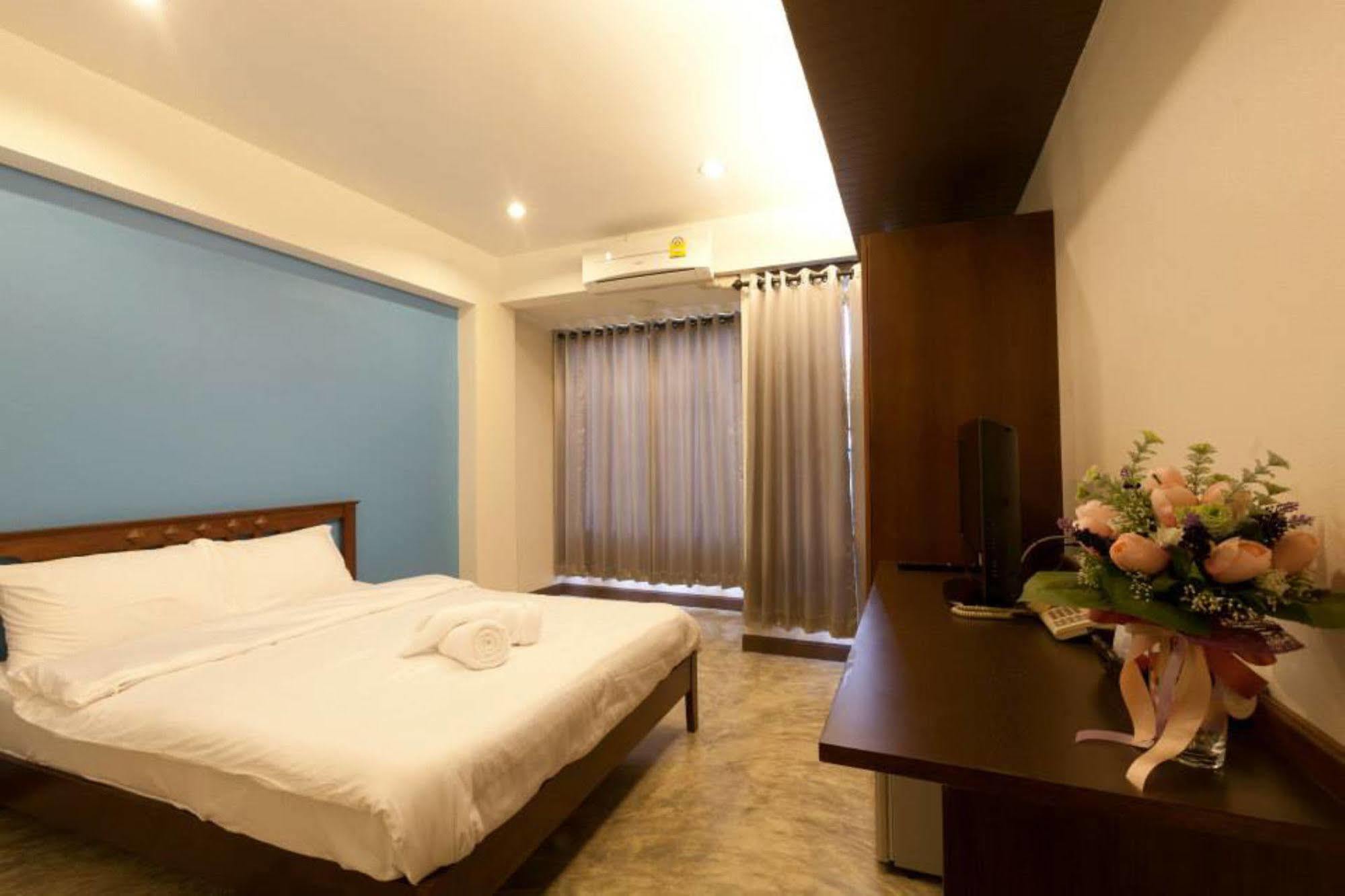 Oyo 233 Sunshine House Hotel Chiang Mai Exterior foto