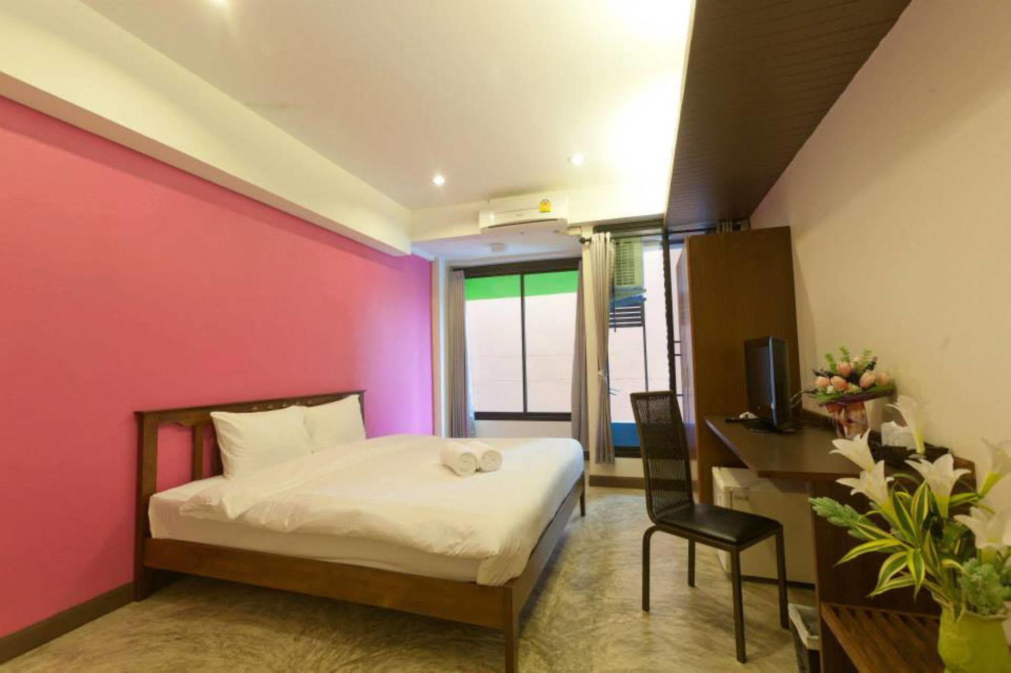 Oyo 233 Sunshine House Hotel Chiang Mai Exterior foto