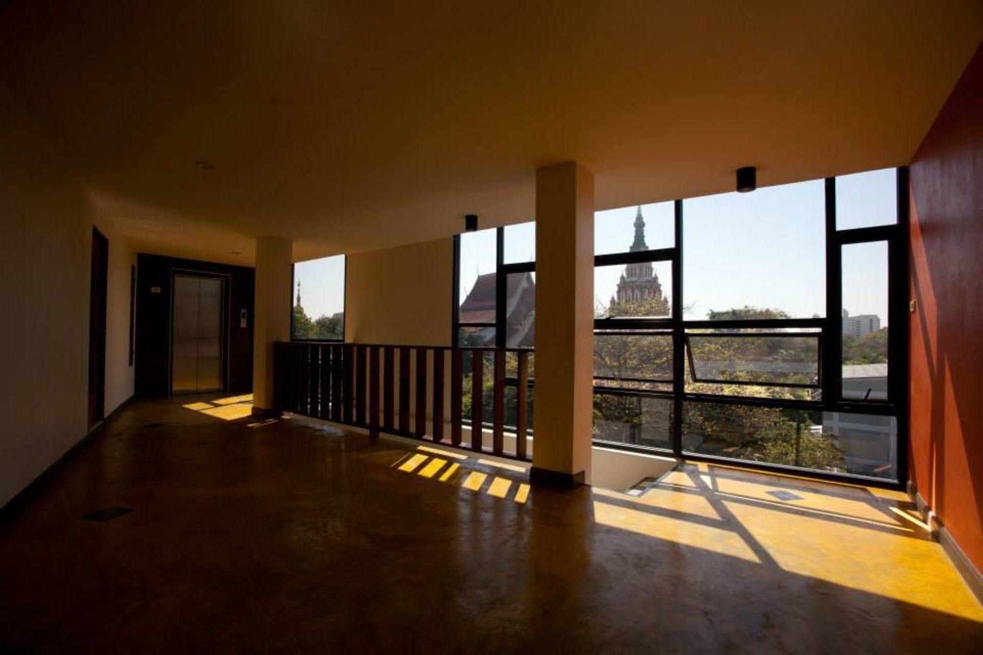 Oyo 233 Sunshine House Hotel Chiang Mai Exterior foto