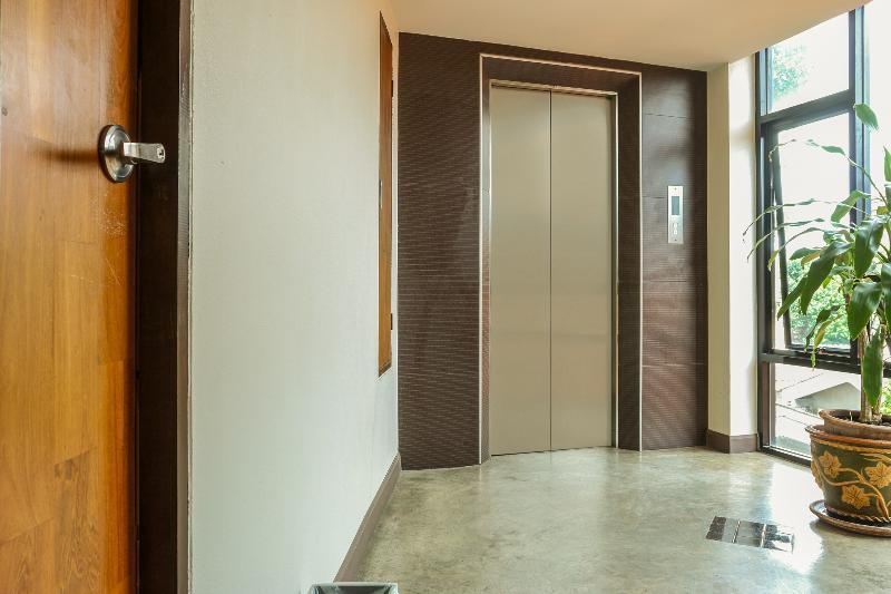 Oyo 233 Sunshine House Hotel Chiang Mai Exterior foto